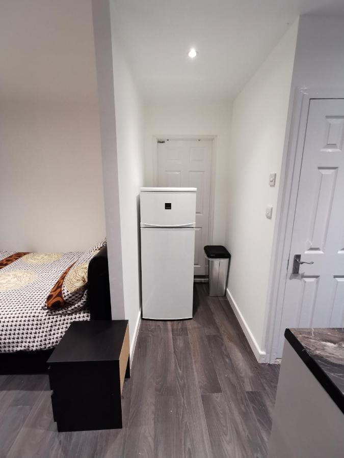 לונדון Studio Self Contained Double Bedroom מראה חיצוני תמונה