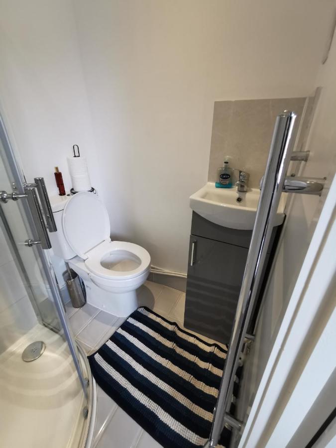 לונדון Studio Self Contained Double Bedroom מראה חיצוני תמונה
